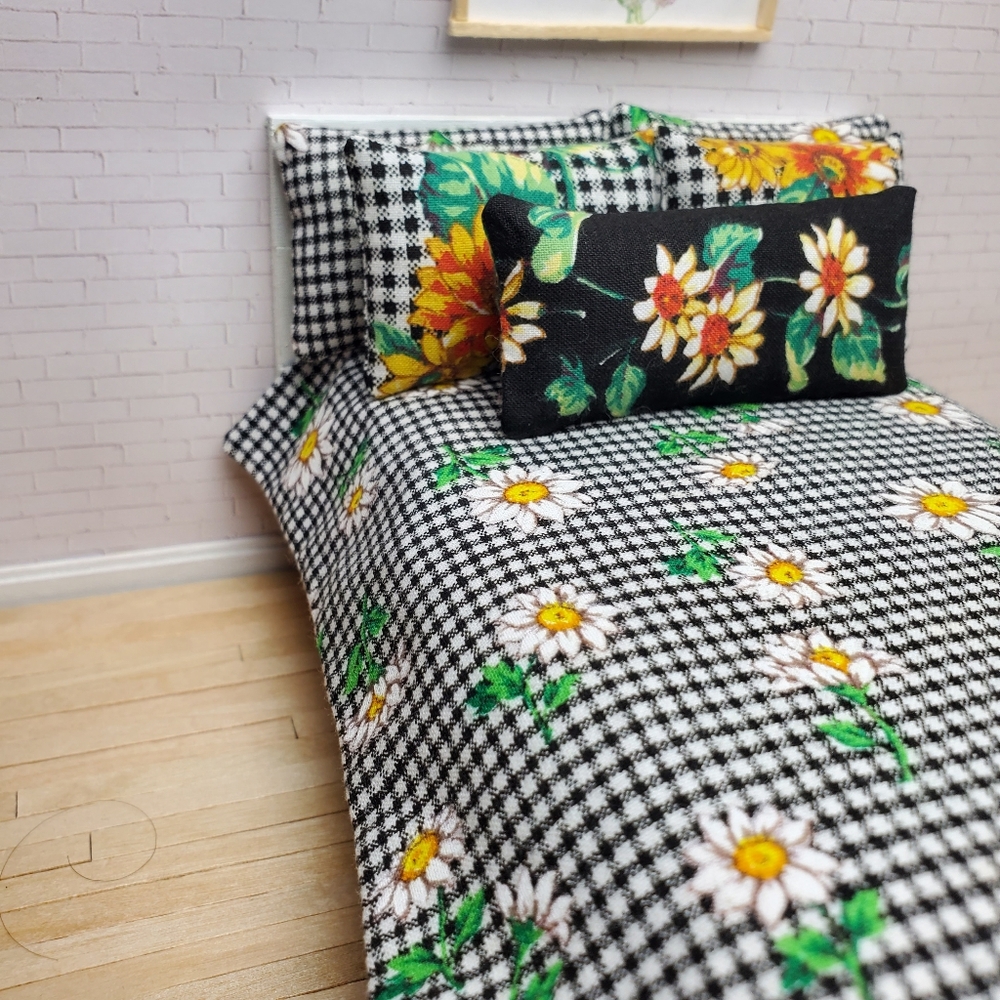Daisy Floral Checkered Bedding Set Miniature Dollhouse 1:12 Scale